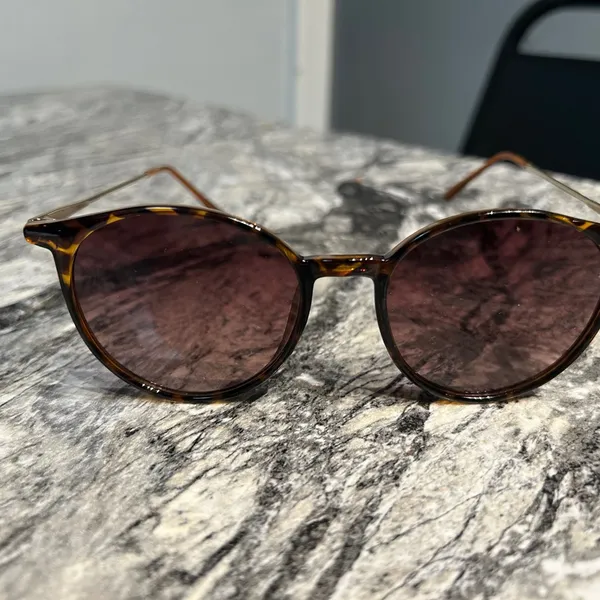 Tortoise Shell Sunglasses Brown - Image 9