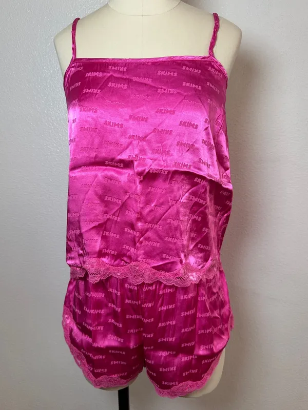 SKIMS Hot Pink Jacquard Lace PJ set size M - Image 5