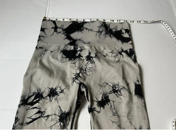 Tie dye scrunch butt leggings size M - Image 5