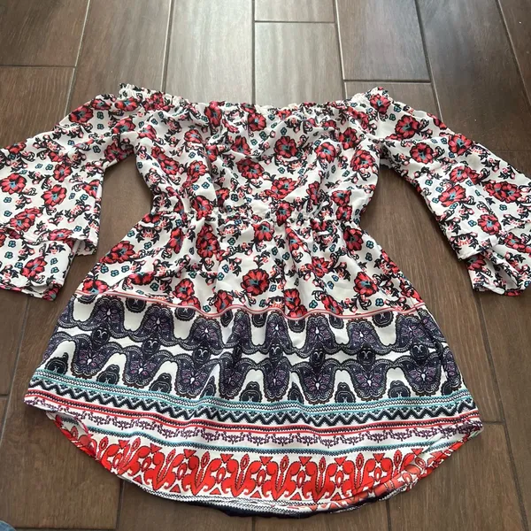 Off the Shoulder Floral Blouse by a Hint of Blush size Medium - Image 7
