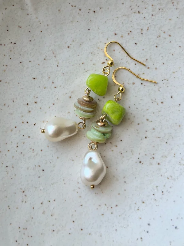 Handmade stone beads shell mix dangle earrings 🌀💚  - Image 3