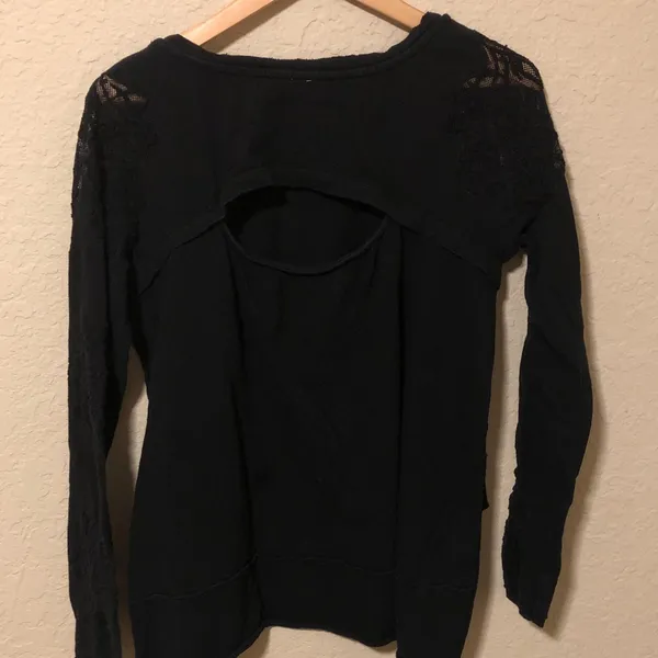 Free People Women's Black Lace Shoulder Long-Sleeve Top size large - Image 2