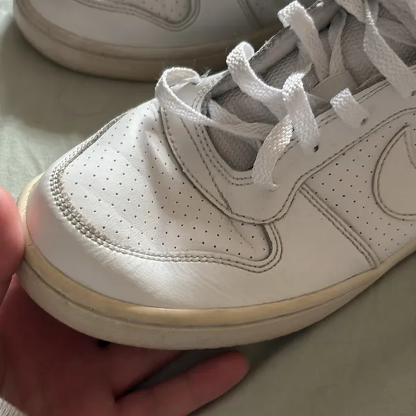 NIKE Women’s Size 7 Court Borough Mid Basketball Shoes White - Image 2