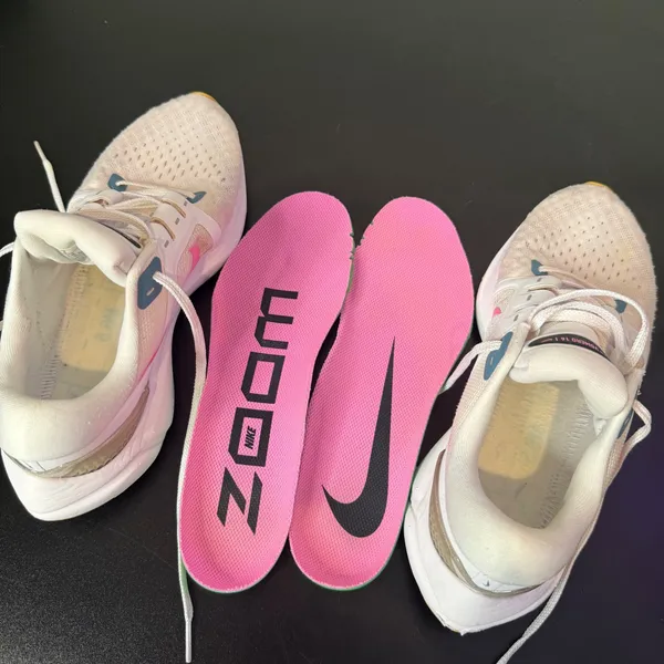 Nike Air Zoom Vomero‎ 16 Womens Size 8 White Pink Running Shoes Athleisure - Image 2