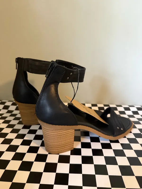 Frye and Co Heels - Image 3