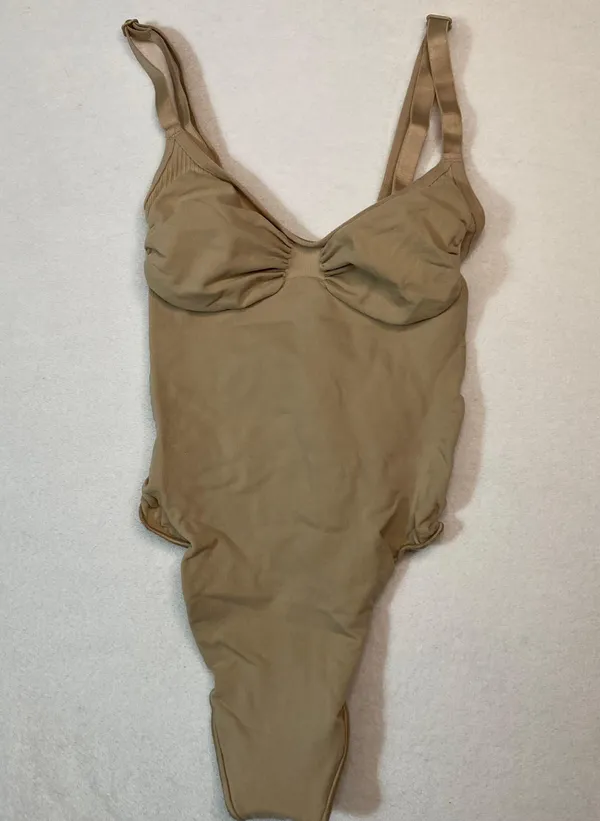 SKIMS NEW!! Sculpting Thong Bodysuit XS - Image 3