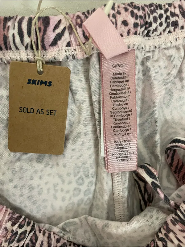 Skims Sleep Short Sleeve Button Up Top & Shorts Pink Animal Print Pajama Set S - Image 4