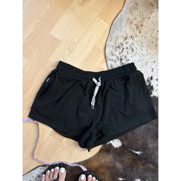 VUORI Women's Halo Performance Shorts Black Size small Athletic - Image 2