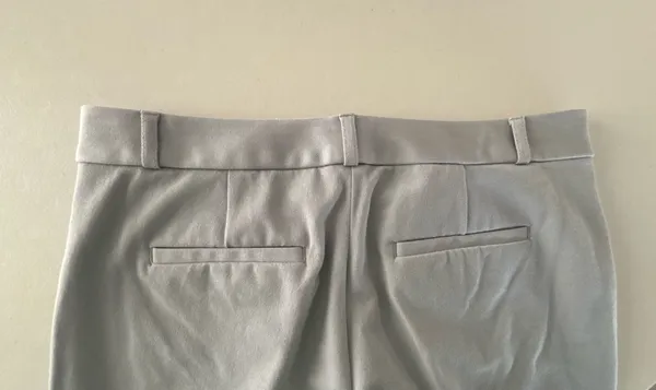 Banana Republic | ladies Sloan Fit cropped pants. Size: 6 - Image 10