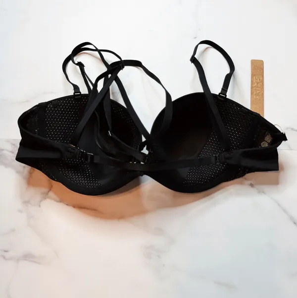 NWT Skims Multi-Way Bra  - Image 4