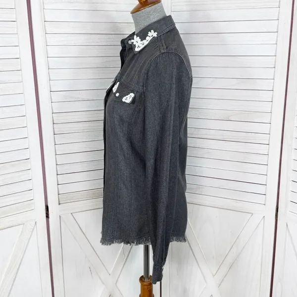 True Freedom Lace Trim Raw Edge Denim Button Up Shirt‎ Gray Black Small - Image 2