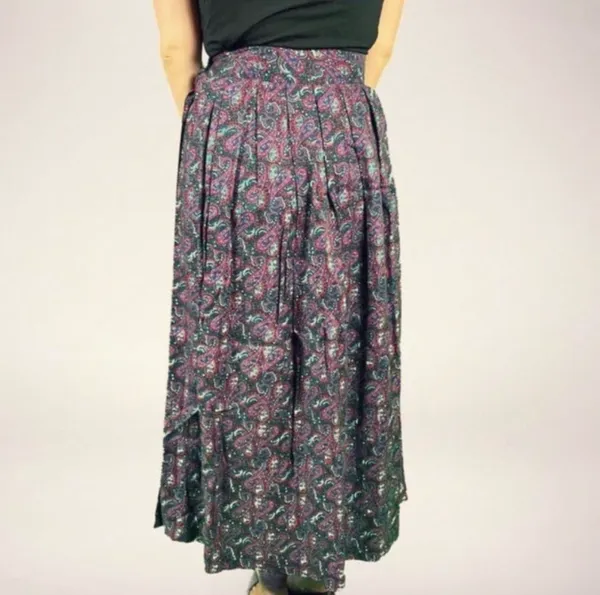 CLEAROUT! VINTAGE Patterned Skirt Size 2 Like New Purple - Image 4