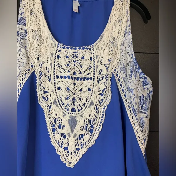 Xhilaration Beautiful Macrame, Chiffon and Lace Top. Women’s size L. Tank top. GUC - Image 2
