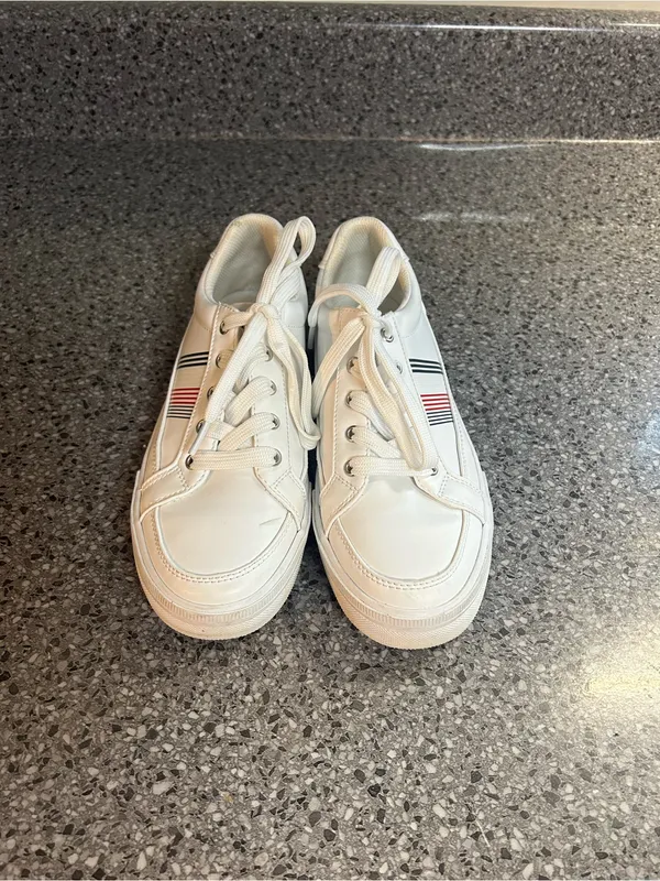 Tommy Hilfiger White Sneakers with Navy & Red Accent - Image 2