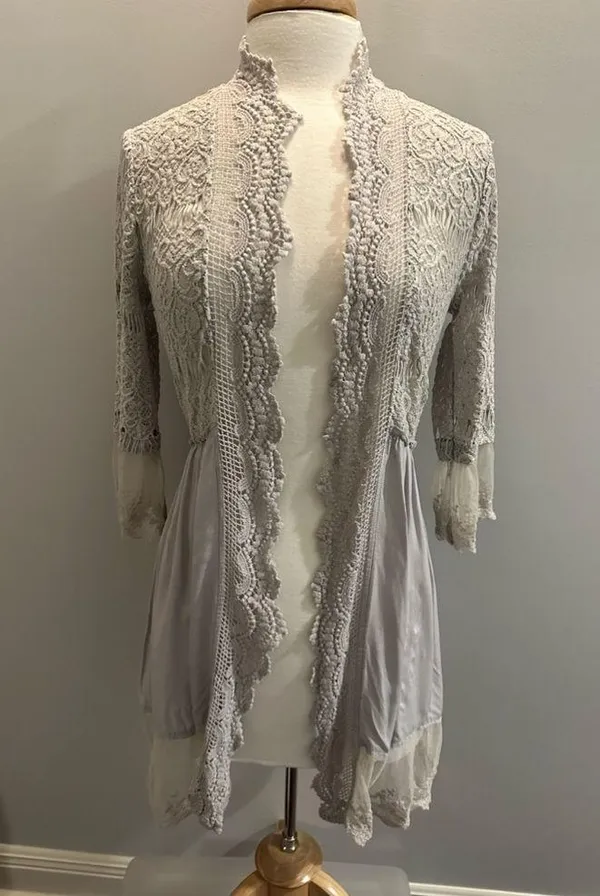 BKE Boutique Chiffon Lace overlay Flyaway Cardigan. Size XSmall Glacier … - Image 2