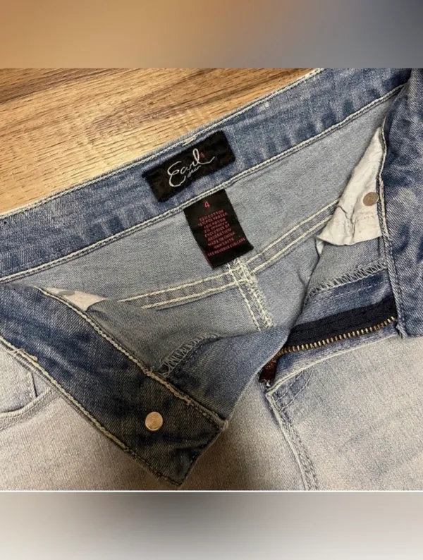 Earl Jean Women’s Light Blue Denim Raw Hem Shorts W/ Crochet Lace Detail Size 4 - Image 5