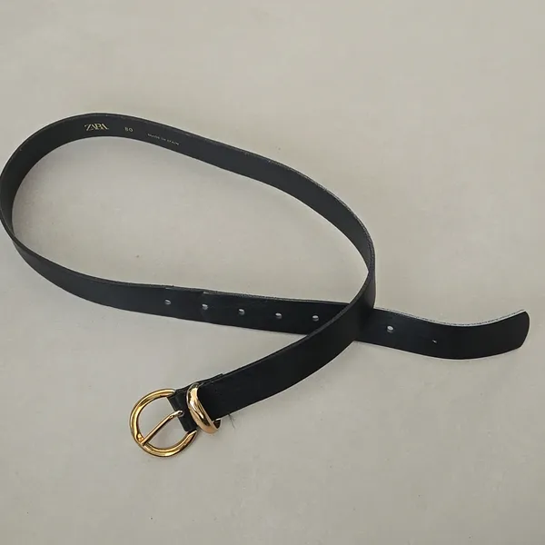 Zara 100% Leather Elegant Black Belt with Gold Buckle - Image 2