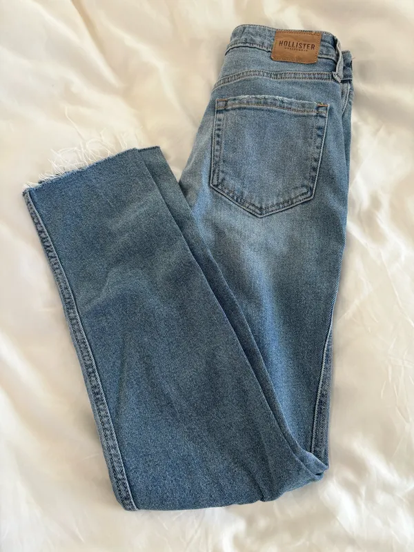 Hollister High-Rise Mom Jeans - Image 2
