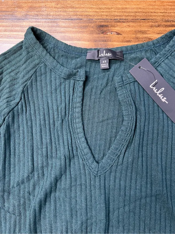 Lulus Dark Green Ribbed Split Neck Long Sleeve Top Size XS NWT - Image 3