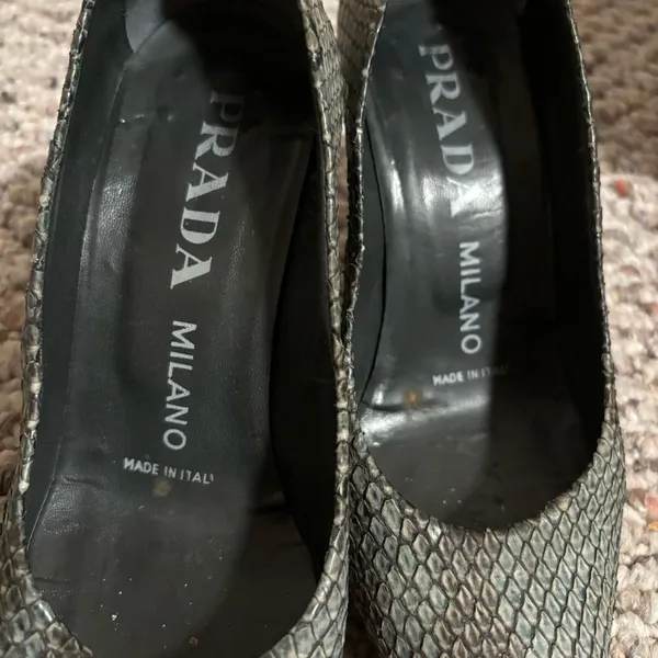 Prada Vintage Python Scales Skin Leather Pumps- Size 35 - Image 4