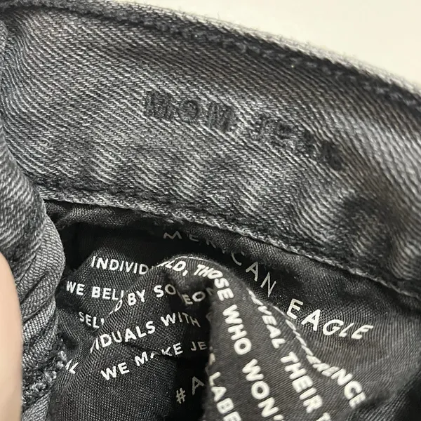 American Eagle High Rise Black Mom Jeans Women's‎ Size 2 Distressed - Image 7