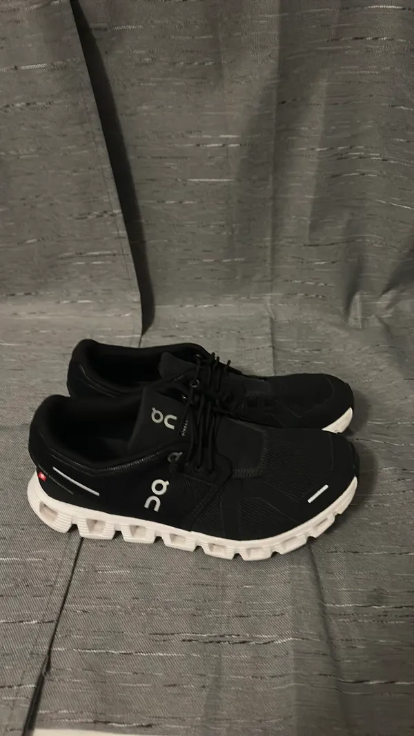 On Cloud Shoes - Image 4