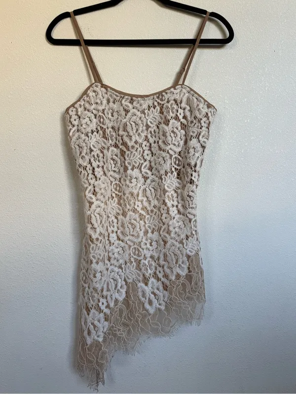 NWT Sans Souci S Ivory Nude Floral Lace Asymmetrical Y2K Fairycore Cami Tank Top - Image 2