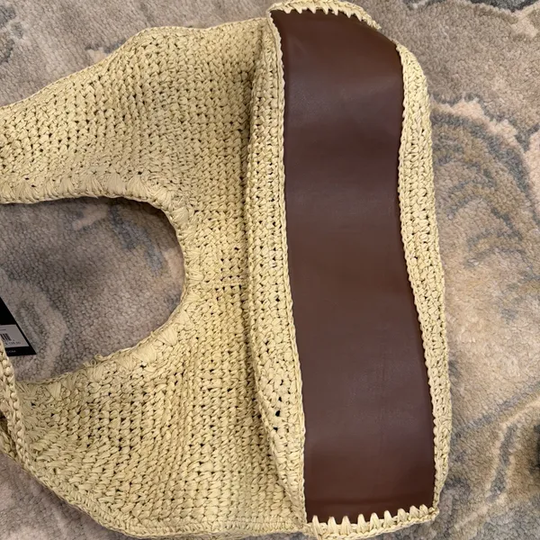 BCBGMAXAZRIA Woven Raffia Shoulder Bag In Brown NWT READ $128 - Image 4