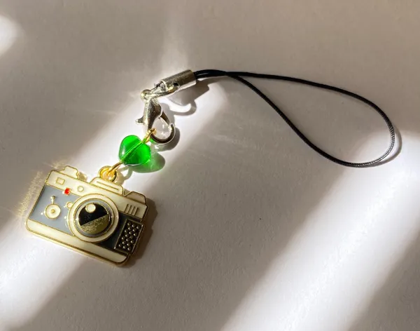 Handmade Kawaii funky retro camera & Czech glass heart phone charm/keychain/bag accessory/car display💚📸🍃🌀 - Image 3