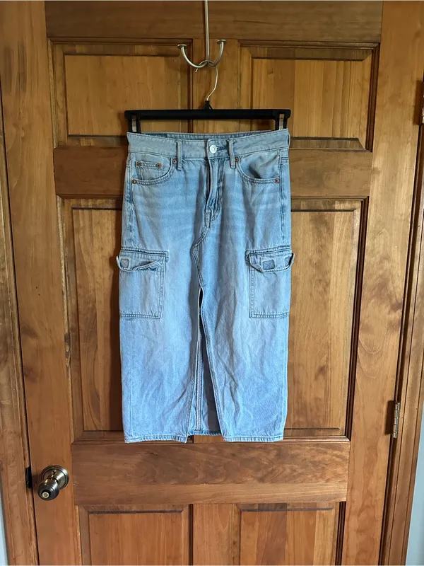 American Eagle Outfitters Light Wash Denim Midi Skirt with Front Slit - Image 4