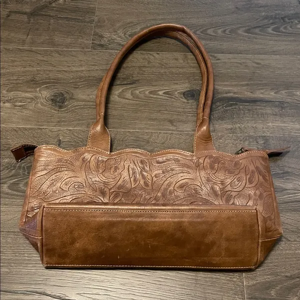 Leaders in Leather Light Brown Leather Shoulder Bag w/ Floral Western Design - Image 5