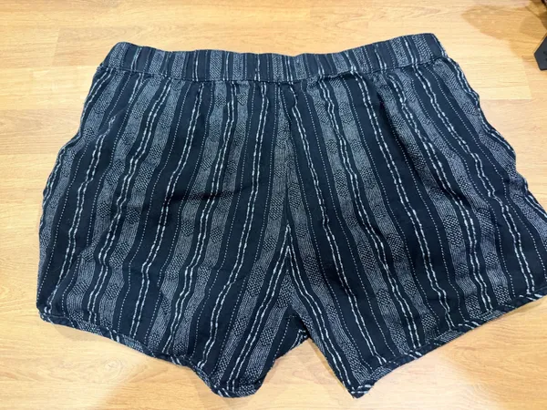 Madewell Linen Shorts Pull-On - Image 2