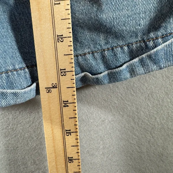 343 | American Eagle Mom Short Light Wash‎ High Rise Pleated Cuffed Denim Size 0 - Image 4