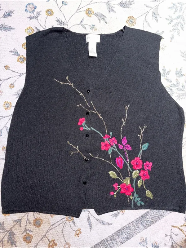 Koret VTG Sweater Vest; Floral Embroidered Button Up V-Neck Fairy Vibes M - Image 2