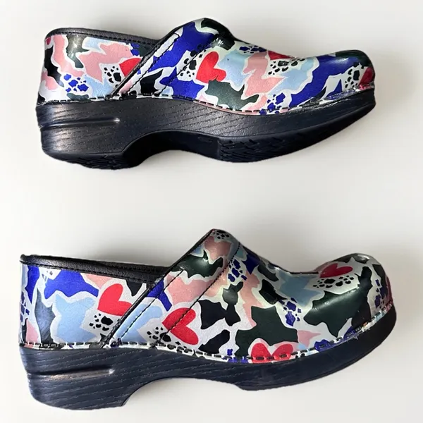 DANSKO‎ Professional Clogs Multi-Colored Abstract Design Red Hearts - (40) 9.5 - Image 3