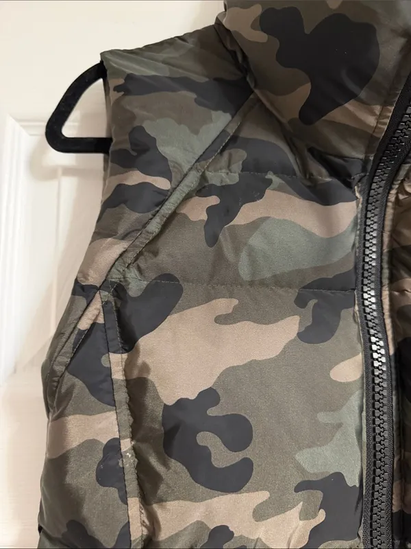 SAM. Women’s Medium Camouflage Puffer Vest Olive Green Black Quilted Zip-Up - Image 3