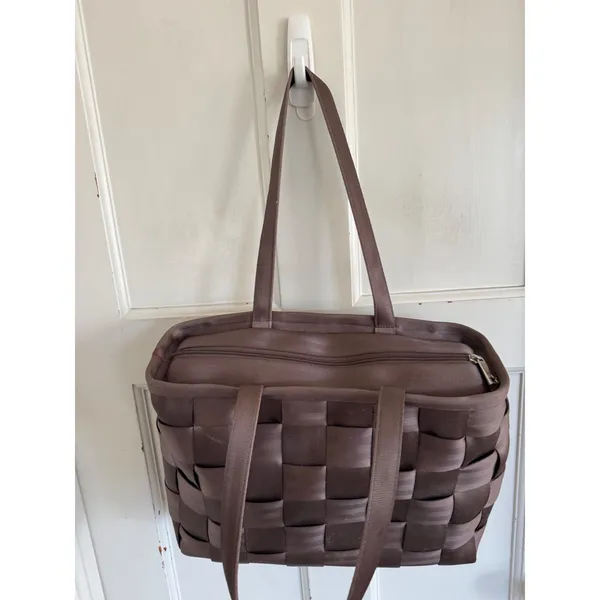 Harvey's original large‎ taupe seatbelt bag - Image 10