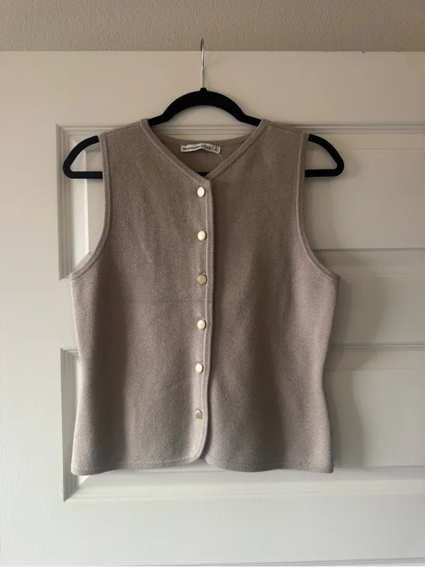 Abercrombie & Fitch Mara High-V LuxeLoft Sweater Vest - Image 3