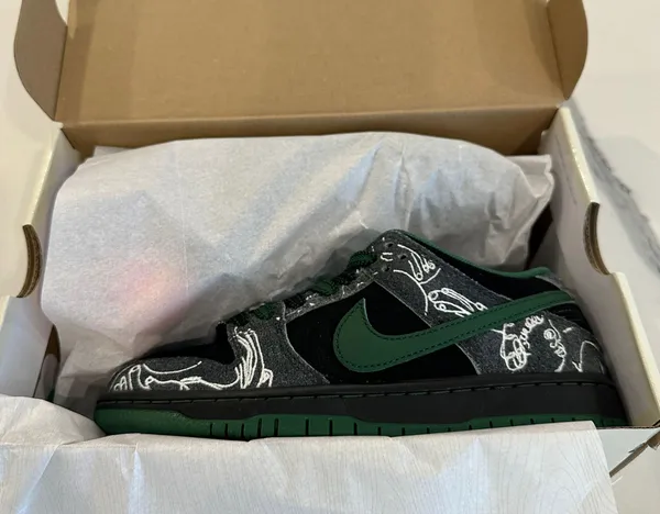 Nike SB Dunk Low Sneakers - Image 7