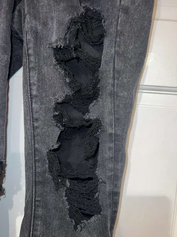 American Eagle ultrasoft ripped black skinny jean sz 10 Short - Image 2