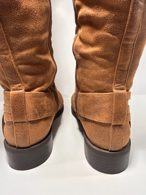 Women’s Brown Knee High Riding Boots Size 7 Side Zip Braided Strap Low Heel - Image 8
