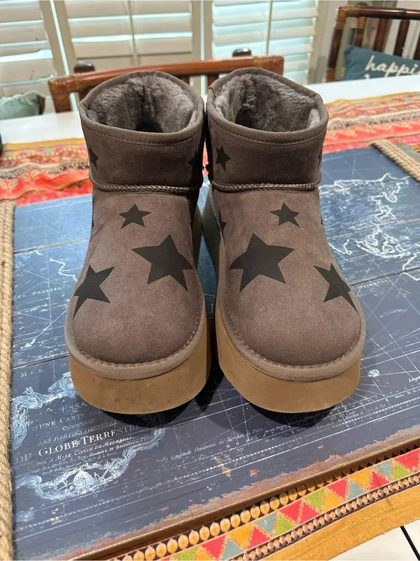 Steve Madden “Chels” Charcoal Star Suede Platform Boots – Size 8 - Image 9