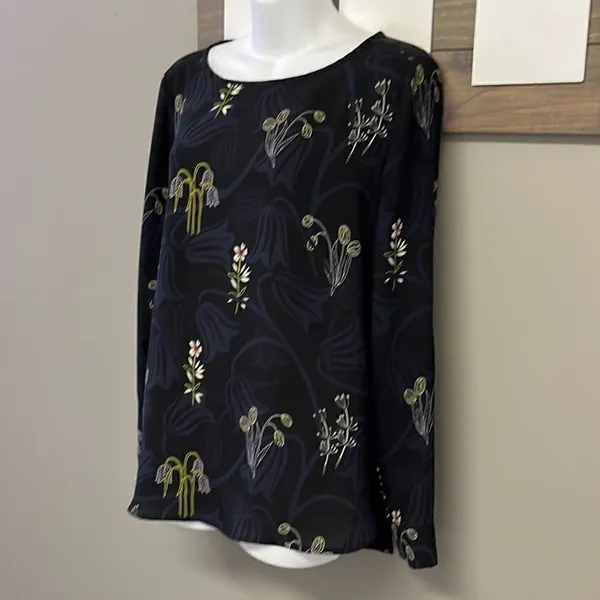 LOFT Black and Navy CrewNeck Floral Long Sleeve Blouse with Side Slits- Medium - Image 2