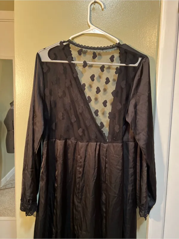Women’s Size Medium Satin Kimono Robe Black Heart Lace Mesh Trim Dressing Gown - Image 9