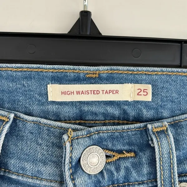 Levi’s High waisted Taper‎ jeans Size 25 - Image 5
