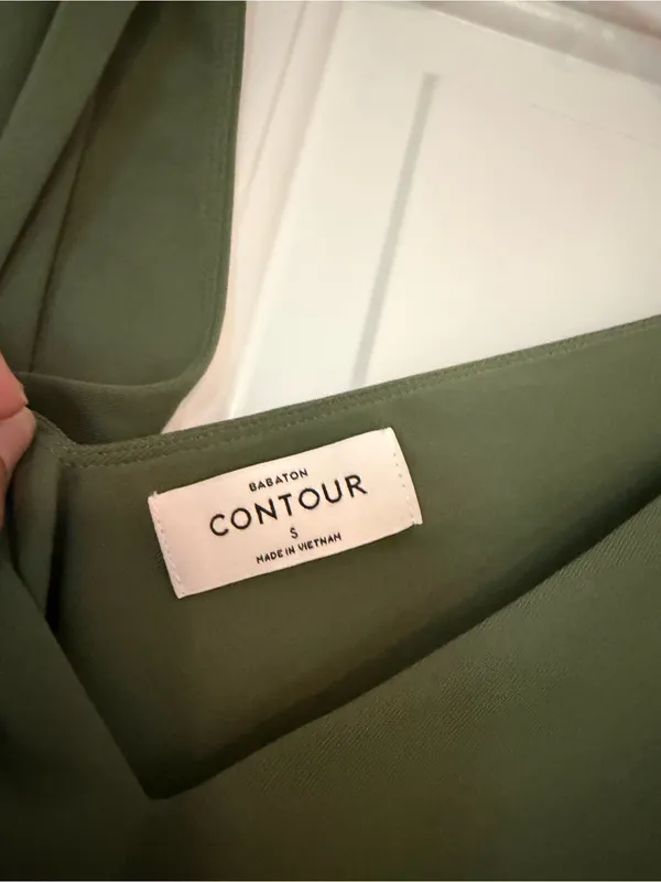 Aritzia Contour V-Neck Top in Olive Green - Image 2