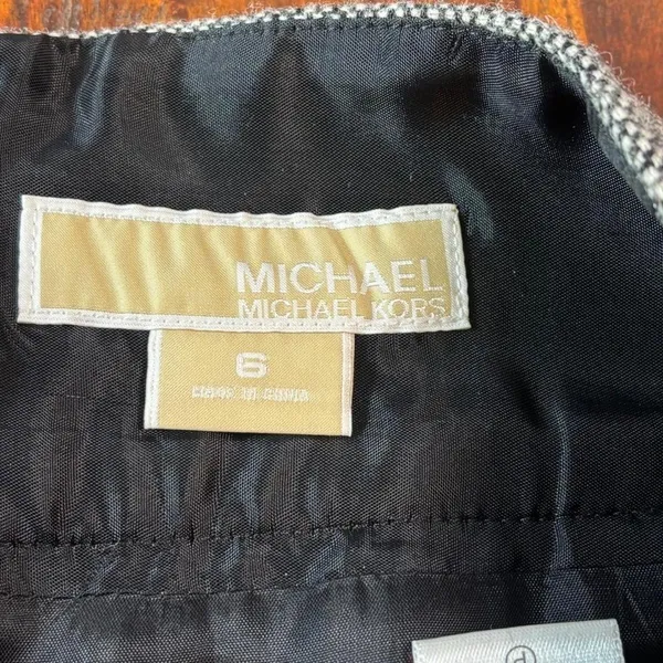 Michael Michael Kors‎ Grey Wool Tweed Pencil Skirt Pleated Back Size 6 Knee - Image 2