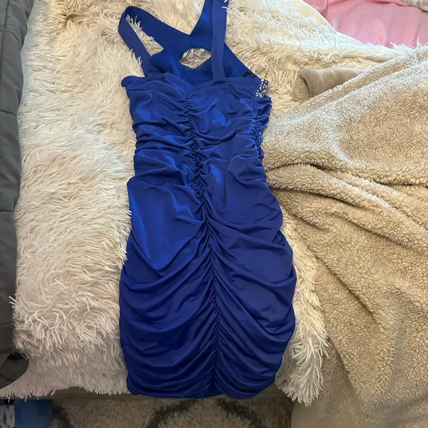 Blue sequin cross dress - Image 3