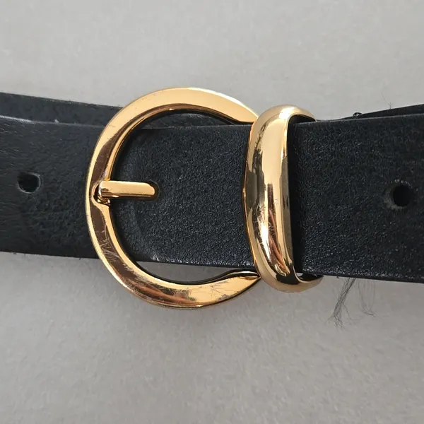 Zara 100% Leather Elegant Black Belt with Gold Buckle - Image 4