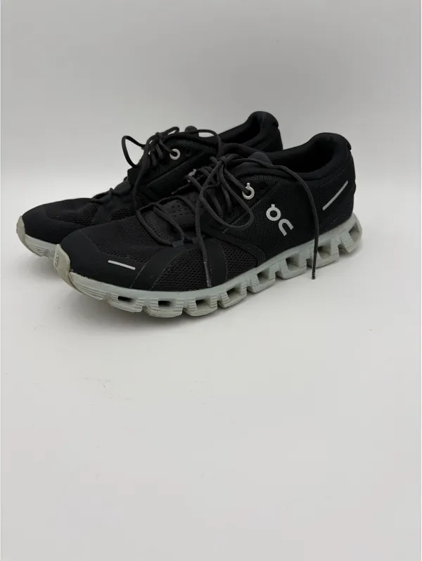 On Cloud Woman’s 7.5 Running Shoes - Excellent Condition-Running Or Casual - Image 2
